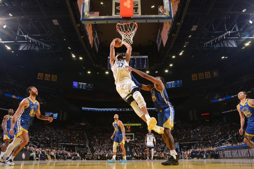 球队将深陷 球队将深陷